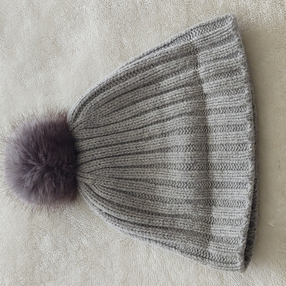 J Crew Gray Pom Pom Hat - Picture 5 of 6